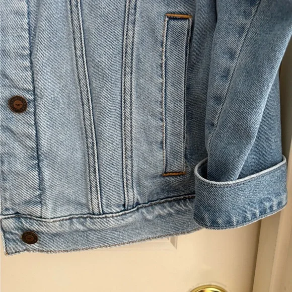 Hollister Women’s Denim Jacket - Picture 7 of 7